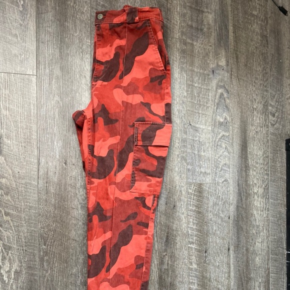 HOLLISTER CAMO CARGO PANTS - Picture 4 of 4